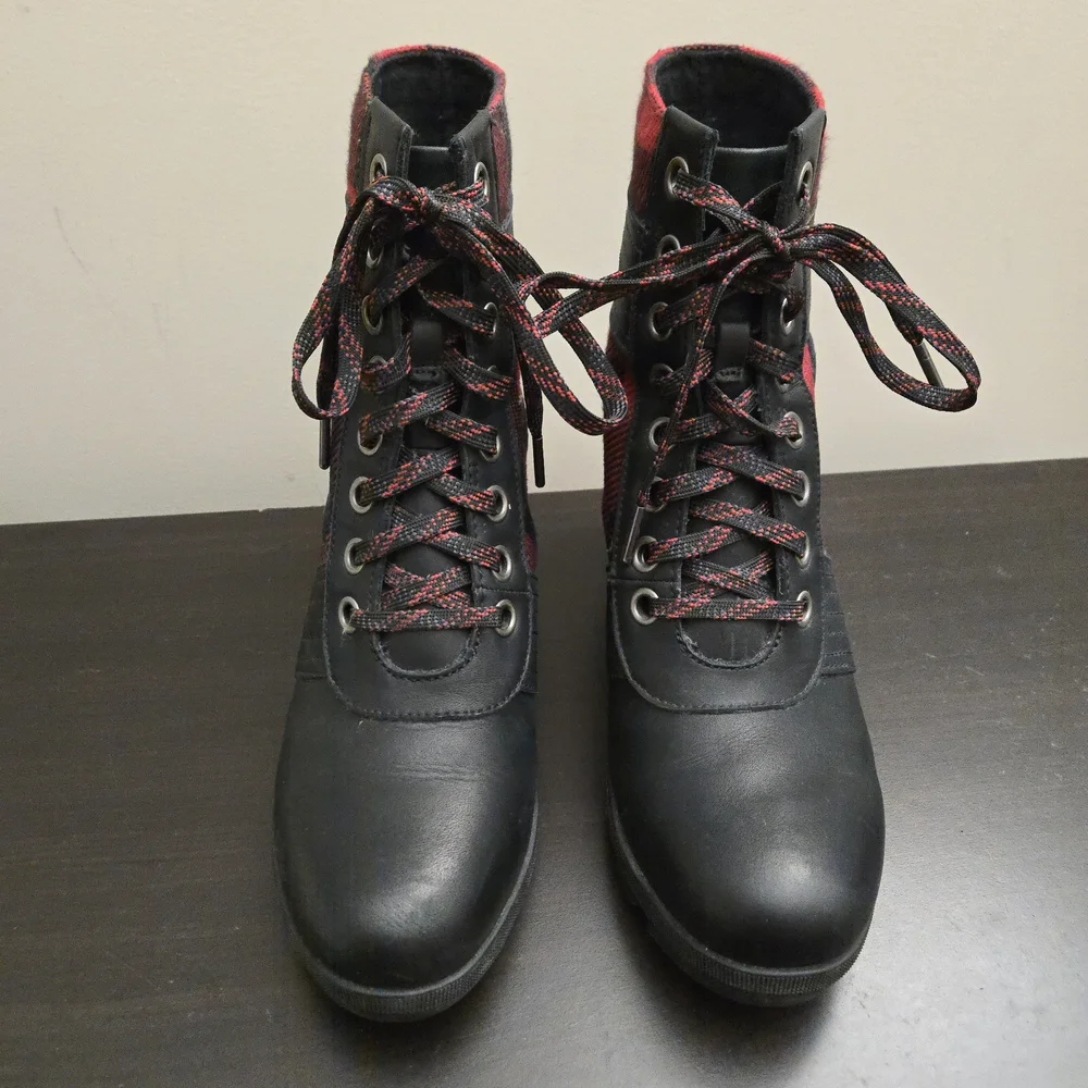 Sorel Lexie Black Red Checkered Buffalo Plaid Lace Up Wedge Ankle Boots